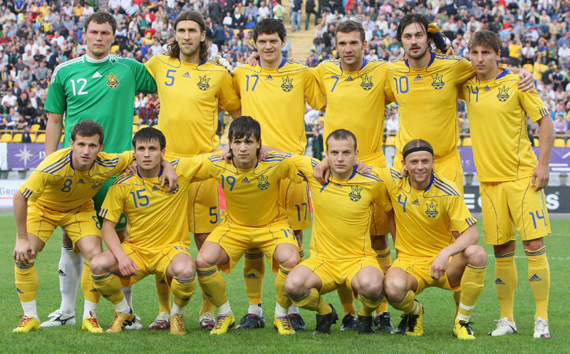 Футболка на Євро: Еволюція форми збірної України від 90-х до сьогодні - фото 18
